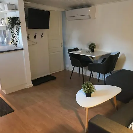 Indbydende Med Dejlig Gardhave
