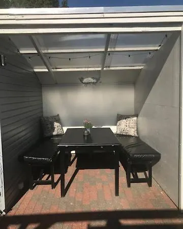 Holiday home Indbydende Med Dejlig Gardhave *
