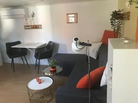 Holiday home Indbydende Med Dejlig Gardhave