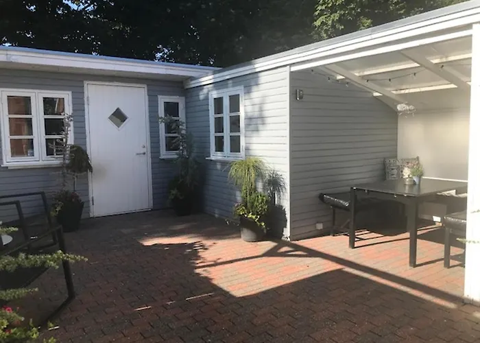 Holiday home Indbydende Med Dejlig Gardhave