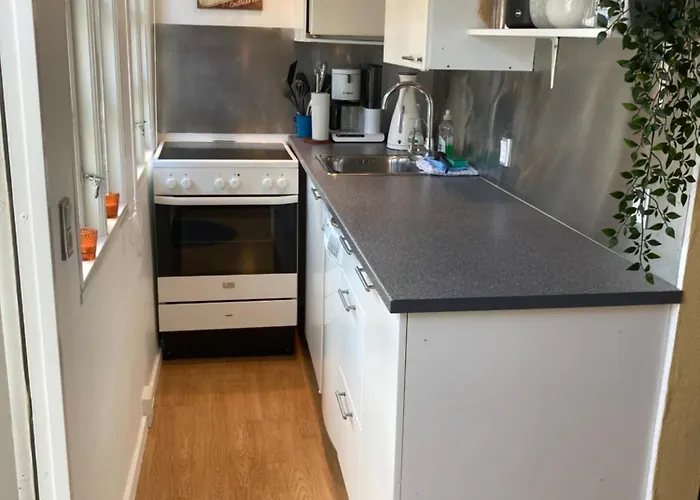 Holiday home Indbydende Med Dejlig Gardhave