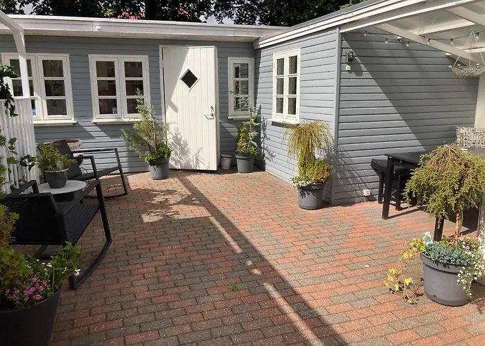 Indbydende Med Dejlig Gardhave *