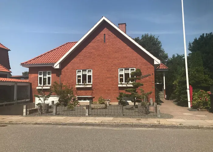 Indbydende Med Dejlig Gardhave *